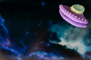 estrangeiro nave espacial UFO é vôo às noite. argila mão fez colorido figuras. crianças fantasia sobre cosmos foto