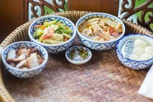 comida tailandesa de casamento e decoração de casamento foto