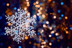 decorações de natal em bokeh de fundo com luzes desfocadas foto