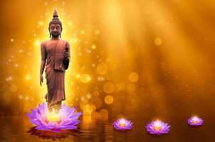 estátua de Buda água lótus Buda em pé sobre flor de lótus em fundo laranja foto