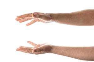mão do homem segurar, agarrar ou pegar algum objeto, gesto com a mão. isolado no fundo branco. foto