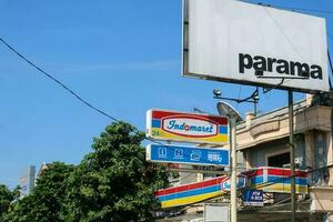 wonosobo, Indonésia - abril 5 2023 - uma mini mercado marca este fornece diariamente necessidades do vida. pt indomarco prismatama ou indomaret é uma cadeia do varejo conveniência lojas. foto