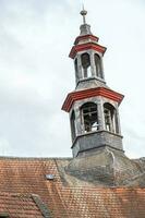 velho Igreja torre com nuvens foto