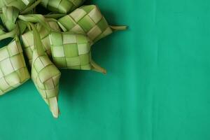 ketupat ou arroz bolinho de massa foto