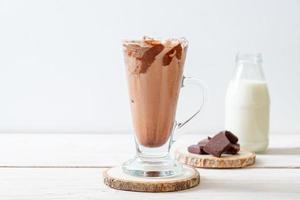 bebida milkshake de chocolate gelado foto