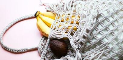 bandeira zero oeste. ecologia. frutas dentro uma malha bolsa. razoável consumo foto