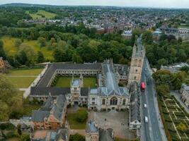 aéreo Visão sobre a cidade do Oxford com merton faculdade. foto