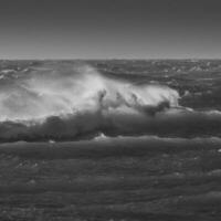 ondas com Forte vento depois de uma tempestade, Patagônia, Argentina. foto
