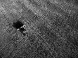 trator y maquinaria agricola , sembrando, la pampa, Argentina foto