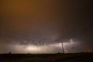 elétrico tempestade dentro rural pampas paisagem, la pampa província, Patagônia, Argentina. foto