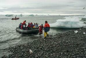 expedição enviar, cruzeiro dentro antártico paisagem, paulet ilha, perto a antártico Península foto