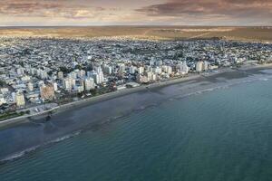 porto madryn cidade, Entrada portal para a Península valdes natural reserva, mundo herança site, Patagônia, Argentina. foto