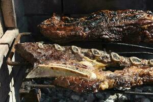 churrasco, grelhado salsichas e vaca carne , tradicional Argentino cozinha foto