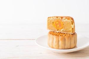 Bolo chinês da lua com sabor durian e gema foto