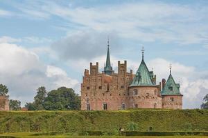 Castelo de Egeskov localizado no sul da ilha de Funen, na Dinamarca