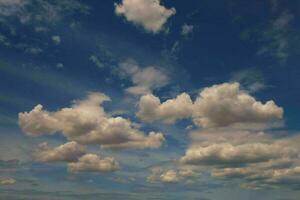 lindo Visão do a terra e céu - surpreendente céu com nuvens foto