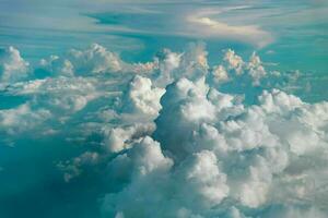 lindo Visão do a terra e céu - surpreendente céu com nuvens foto