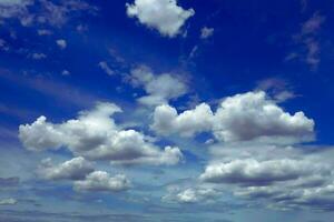 lindo Visão do a terra e céu - surpreendente céu com nuvens foto