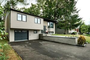 luxo canadense capotou casa dentro Kirkland, Montreal foto