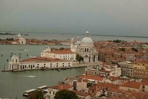 Veneza, uma encantador cidade dentro Itália, cheio do história e medieval arquitetura. foto