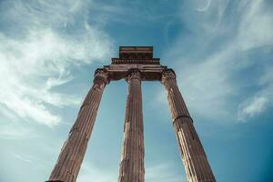 romano colunas dentro a panteão. foto