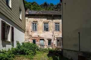 um prédio antigo em São Goarshausen, na Alemanha foto