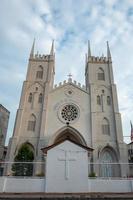 a igreja inclinada de st francis xavier em malacca na malásia foto