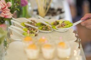 comida de casamento em cerimônia de casamento foto