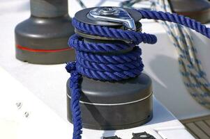 relinchar em barco a vela foto