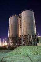 construção armazenamento silos foto