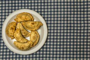 tradicional Argentino cozinha, empanadas foto