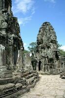 a Bayon do Angkor thom dentro Camboja foto