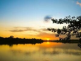 lindo natural panorama pôr do sol em a rio foto