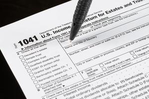 formulário 1041 declaração de imposto de renda dos EUA para propriedades e fundos. formulários fiscais dos estados unidos. formulários fiscais em branco americanos. hora do imposto. foto