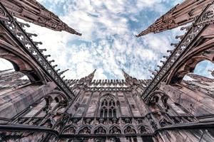a arquitetura da catedral de milão, itália foto