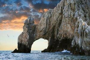 t cabo san Lucas, Baja Califórnia, México, uma famoso Rocha formação conhecido Como a cabo san lucas arco pode estar encontrado. foto