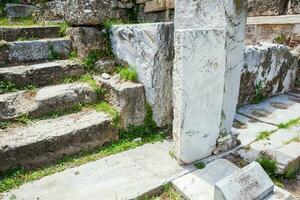 detalhe do a antigo ruínas às a romano ágora localizado para a norte do a acrópole dentro Atenas foto