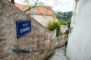 a lindo becos do dubrovnik cidade foto