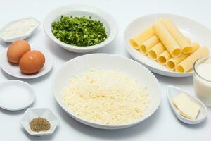 espinafre e queijo canelone preparação. ingredientes para preparar espinafre e queijo canelone foto