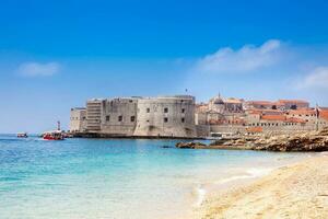 a lindo banje de praia e dubrovnik cidade foto