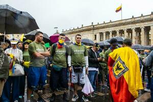 bogotá, Colômbia, 19 Julho 2023. pacífico protesto do a membros do a ativo reserva do a militares e polícia forças dentro Bogotá Colômbia contra a governo do gustavo petro foto