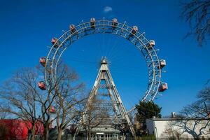 salsicha Riesenrad construído dentro 1897 e localizado dentro a wurstelprater diversão parque dentro Viena foto