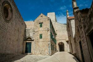 a lindo becos às a murado velho Cidade do dubrovnik foto