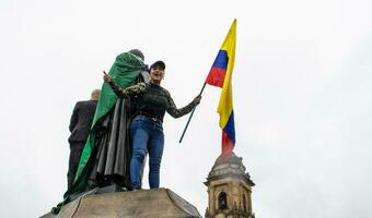 bogotá, Colômbia, 19 Julho 2023. pacífico protesto do a membros do a ativo reserva do a militares e polícia forças dentro Bogotá Colômbia contra a governo do gustavo petro foto