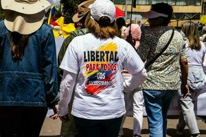 bogotá, Colômbia, Junho 2023, pacífico protesto marchas contra a governo do gustavo petro chamado la marcha de la prefeito foto