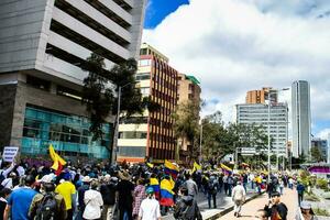 bogotá, Colômbia, Junho 2023, pacífico protesto marchas contra a governo do gustavo petro chamado la marcha de la prefeito foto