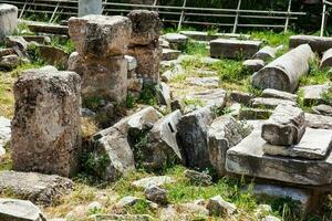 detalhe do a antigo ruínas às a romano ágora localizado para a norte do a acrópole dentro Atenas foto