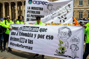 bogotá, Colômbia, Junho 2023, pacífico protesto marchas contra a governo do gustavo petro chamado la marcha de la prefeito foto