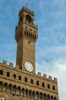 relógio torre do a palácio vecchio construído às a praça della signoria dentro a 12º século dentro Florença foto