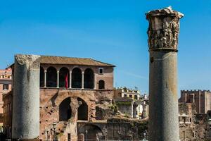 ruínas do a fórum do César construído de julius César perto a fórum romanum dentro Roma dentro 46 bc foto